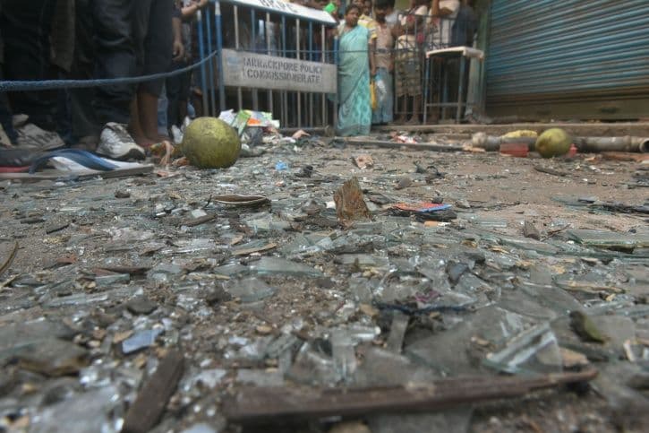 उत्तर 24 परगना के भाटपाड़ा में बम बाजी, कोई हताहत नहीं, दहशत में लोग