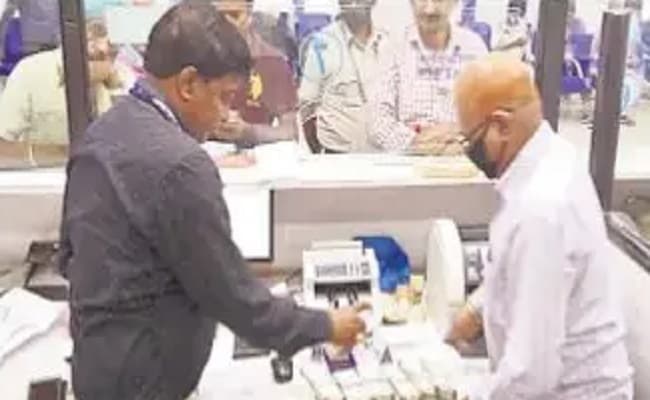 कोरोना का खौफ: बिहार सरकार ने एक साथ 50 लोगों के इकट्ठा होने पर लगाई रोक