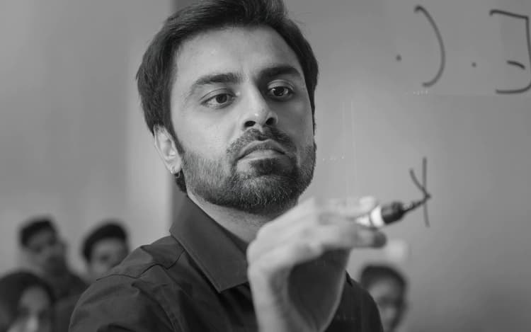 Look Back 2023: ओटीटी पर इन वेब सीरीज को देखकर याद आ जाएगी आपको अपनी जिंदगी, हो जाएंगे इमोशनल