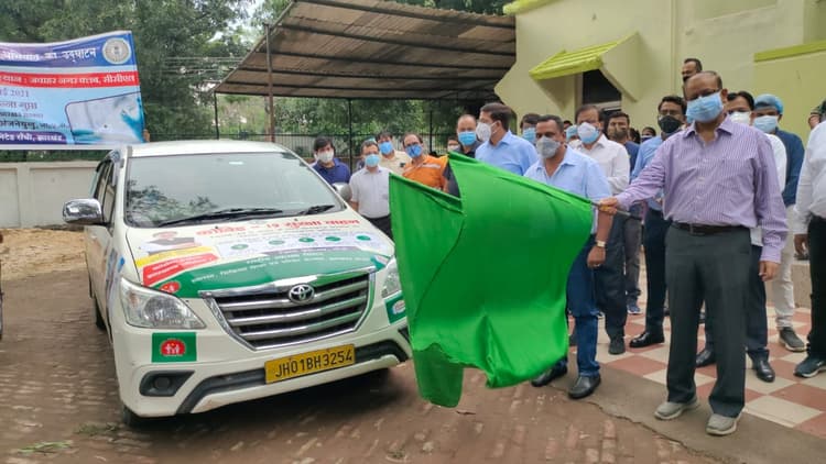 45 प्लस लोगों का होगा ऑन स्पॉट वैक्सीनेशन, स्वास्थ्य मंत्री बन्ना गुप्ता ने विशेष चलंत टीकाकरण अभियान का किया शुभारंभ