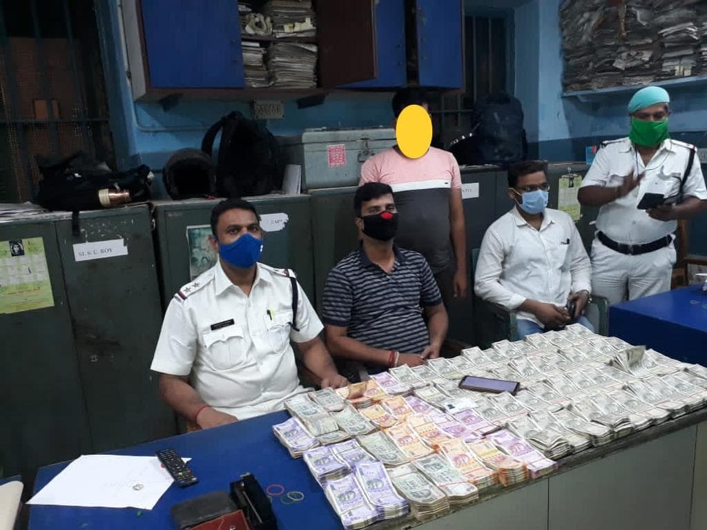 कोलकाता में चुनाव से पहले 33.87 लाख रुपये जब्त, एक को पुलिस ने किया गिरफ्तार