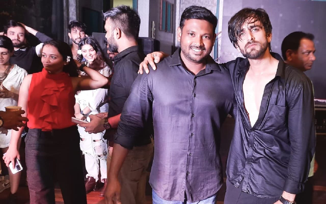 14 साल की उम्र में गिरिडीह से मुंबई गये कृष्ण कुमार दास हैं प्रोडक्शन मैनेजर, 150 लोगों को दे रहे रोजगार