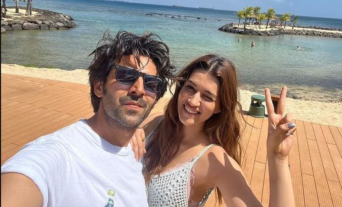 Kriti Sanon Dating: प्रभास संग डेटिंग की खबरों पर कृति सेनन ने तोड़ी चुप्पी, कही ये बात Kriti Sanon Dating: प्रभास संग डेटिंग की खबरों पर कृति सेनन ने तोड़ी चुप्पी, कही ये बात