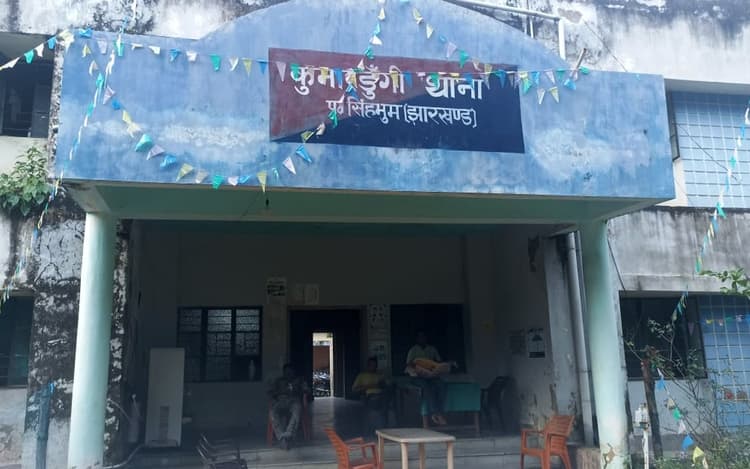 Jharkhand: पश्चिमी सिंहभूम में मुर्गियों को चावल खिला रही पत्नी की ईंट से कूचकर हत्या