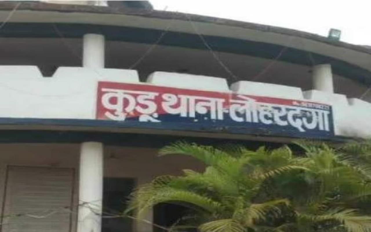 झारखंड के लोहरदगा में लिव-इन में रह रही युवती ने घर में दुपट्टे से की खुदकुशी, जांच कर रही पुलिस