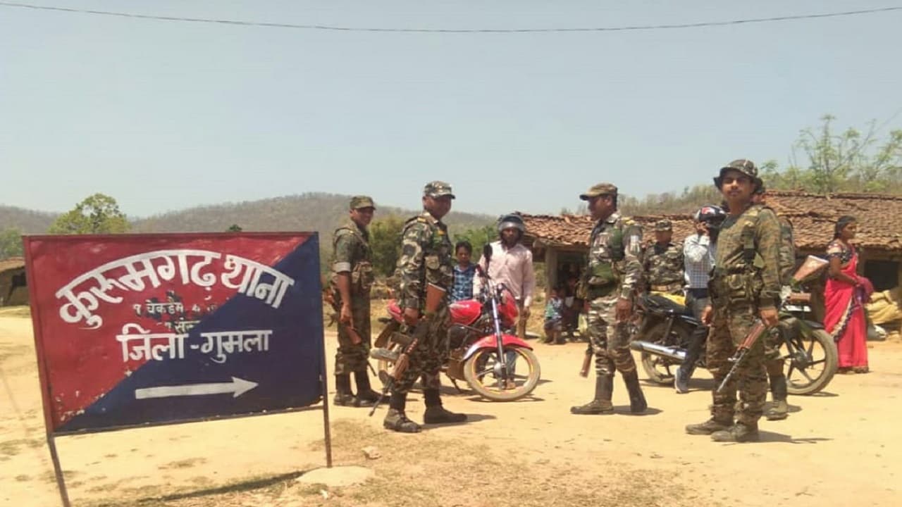 Jharkhand News: कुरुमगढ़ थाना का नया भवन उड़ाने के बाद नक्सलियों ने फिर बोला हमला, मुठभेड़ में कोई हताहत नहीं