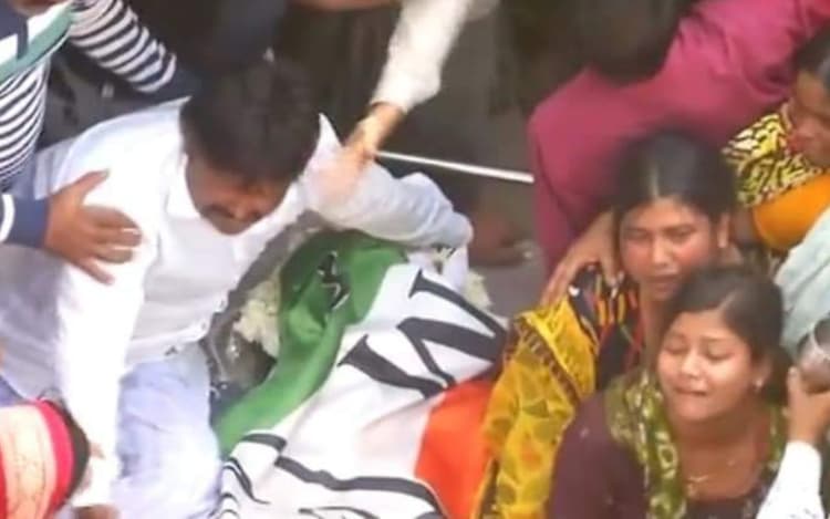 बीरभूम बम विस्फोट : तृणमूल कार्यकर्ता लालटू शेख के शव के साथ रोड जाम, दोषियों को फांसी देने की मांग