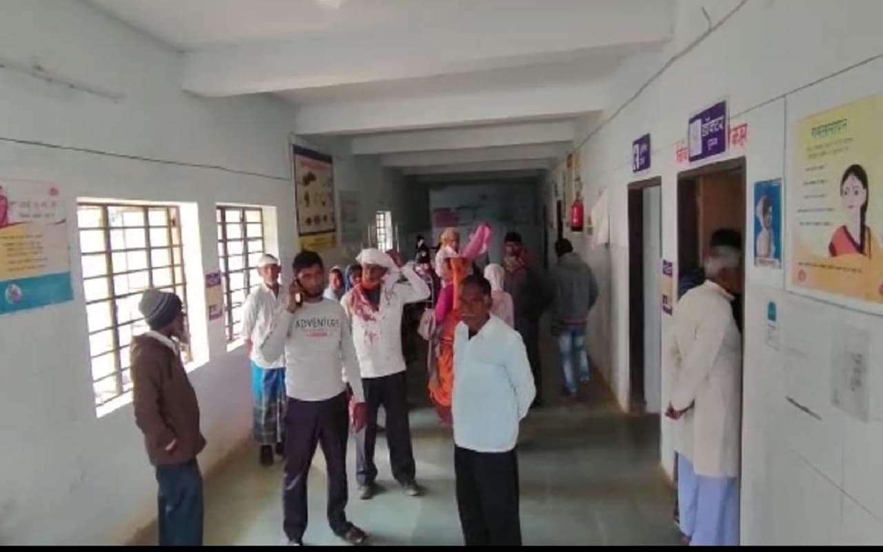 Jharkhand Crime News: जमीन विवाद में दो पक्ष भिड़े, लाठी-डंडे से मारपीट में 14 घायल, 4 की हालत नाजुक