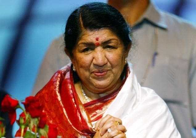 Lata Mangeshkar Health: लता मंगेशकर अभी भी आईसीयू में, डॉक्टरों ने कहा - जल्द ठीक करने की पूरी कोशिश