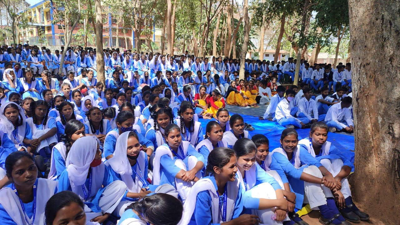 Naukri 2022: झारखंड में 12वीं पास युवा कौशल प्रशिक्षण से सपनों को दे रहे नयी उड़ान, ऐसे उठा सकते हैं लाभ Naukri 2022: झारखंड में 12वीं पास युवा कौशल प्रशिक्षण से सपनों को दे रहे नयी उड़ान, ऐसे उठा सकते हैं लाभ