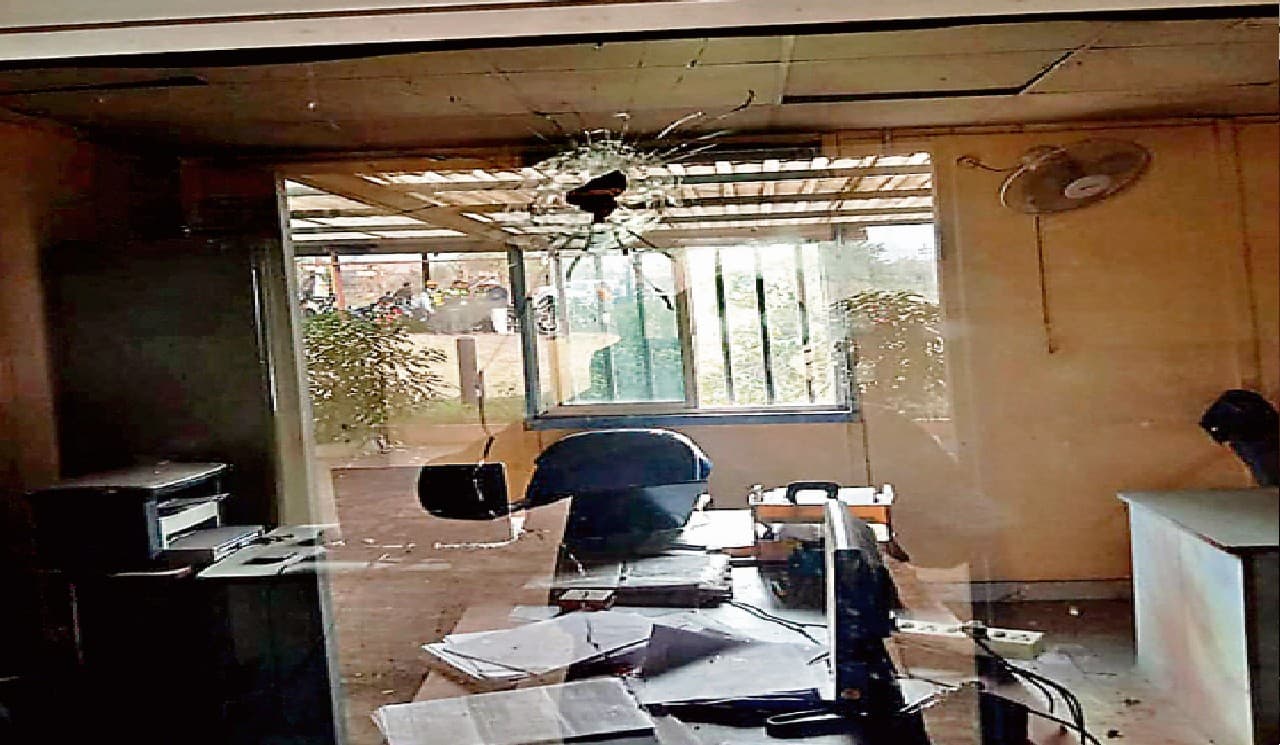 Jharkhand News: घाटोटांड़ में टाटा स्टील के साइट पर अपराधियों ने फेंका बम, की फायरिंग Jharkhand News: घाटोटांड़ में टाटा स्टील के साइट पर अपराधियों ने फेंका बम, की फायरिंग