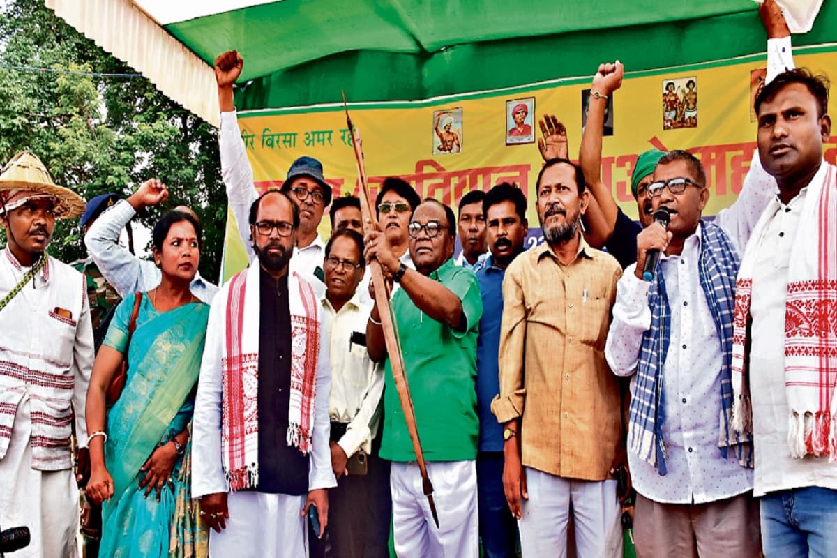 Jharkhand: विधायक लोबिन हेम्ब्रम ने फिर बोला सरकार पर हमला, कहा- CNT, SPT ACT के बाद भी लूटी जा रही जमीनें