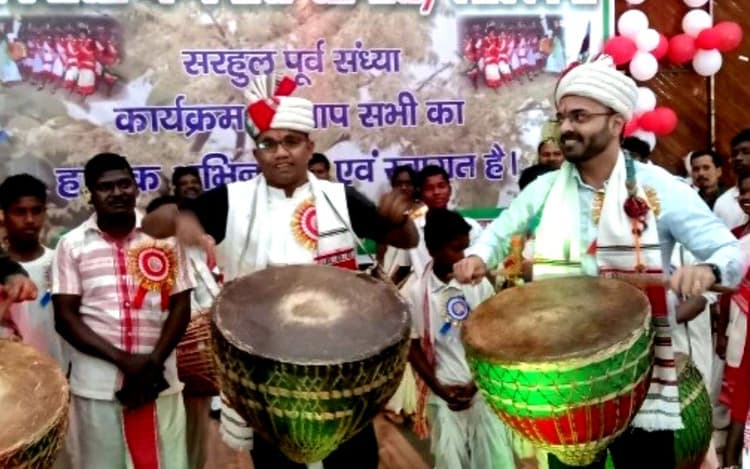 लोहरदगा में सरहुल पूर्व संध्या समारोह में बोले उपायुक्त- आदिकाल से मन रहा है सरहुल पर्व