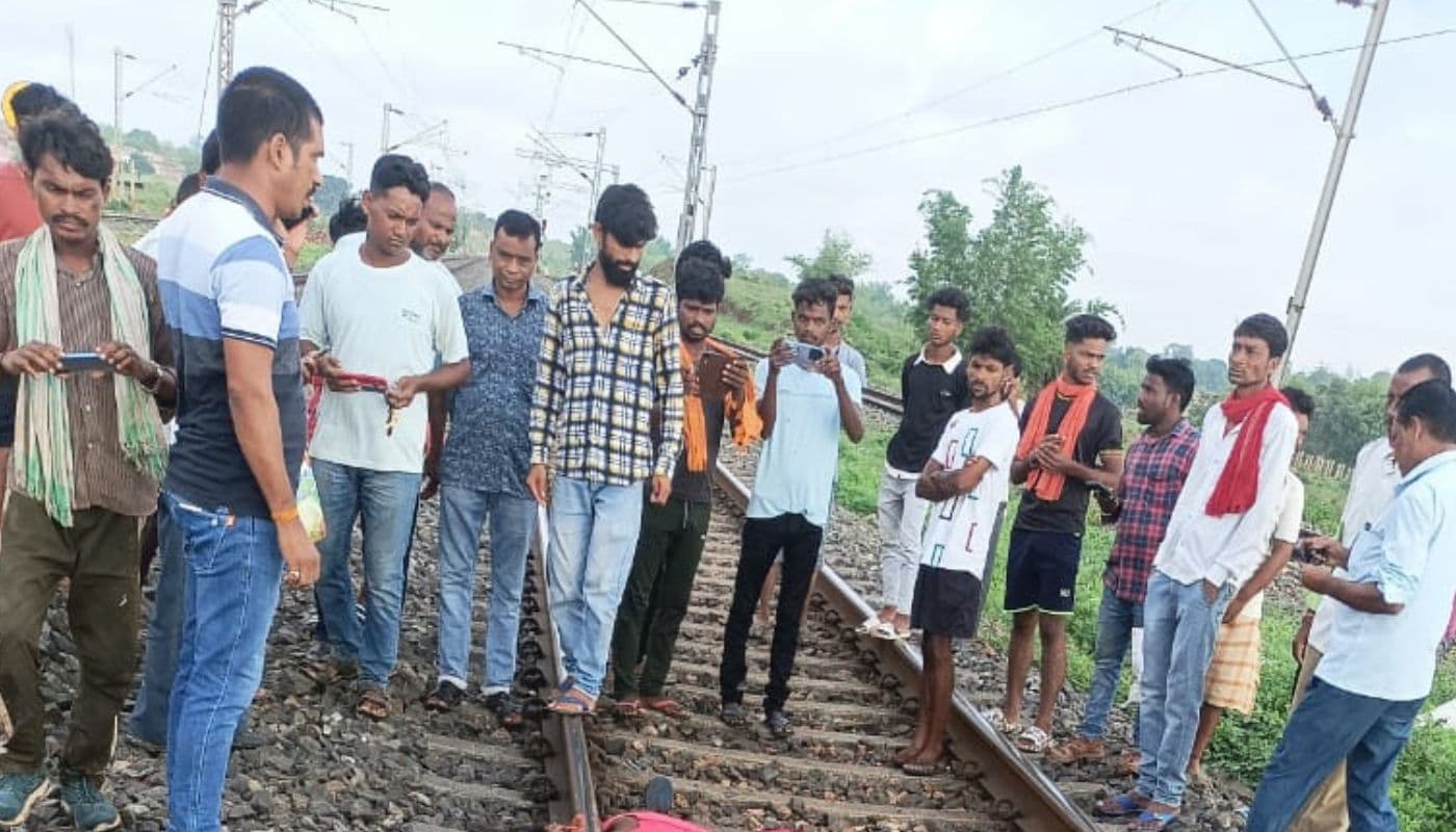 गिरिडीह : हजारीबाग रोड स्टेशन के पास प्रेमी युगल ने मालगाड़ी के नीचे आकर दे दी जान