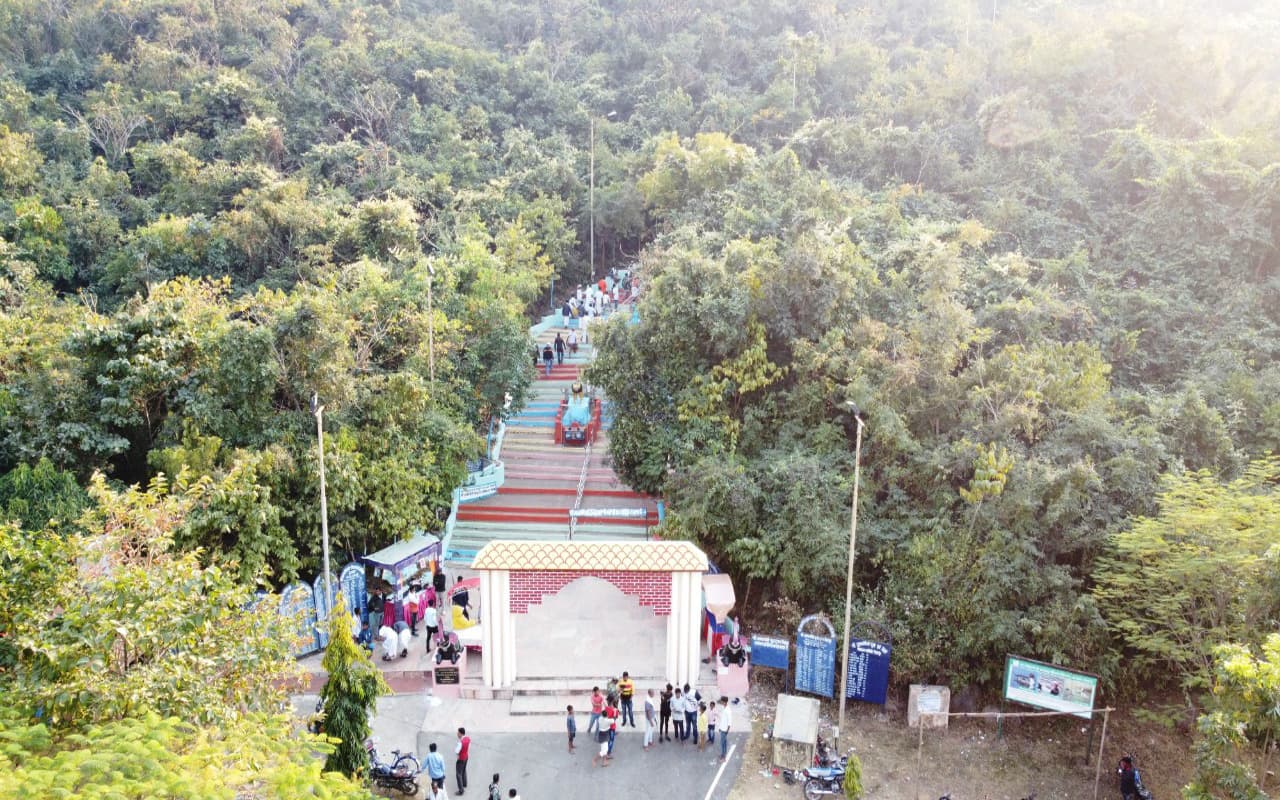 Jharkhand News: खरसावां के मां आकर्षिणी मंदिर में आखान यात्रा शुरू, श्रद्धालुओं की उमड़ने लगी भीड़
