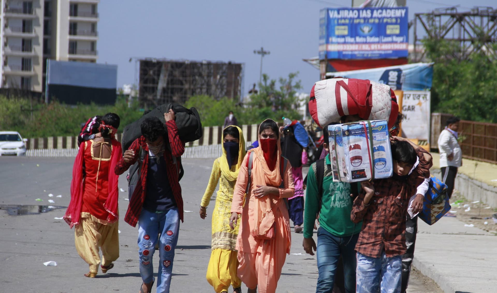 पैदल ही नाप ली 12 सौ किलोमीटर की दूरी, फिर भी घर नहीं पहुंच पाए