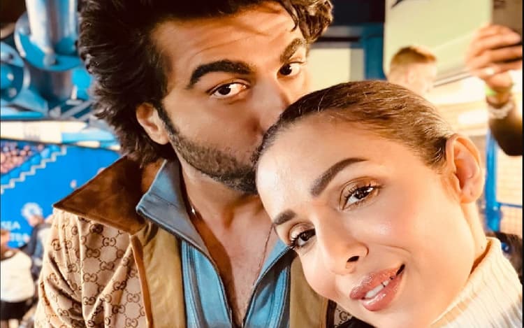 मलाइका अरोड़ा ने अर्जुन कपूर संग शेयर की रोमांटिक तस्वीर, ऐसे नये साल का जश्न मना रहीं एक्ट्रेस