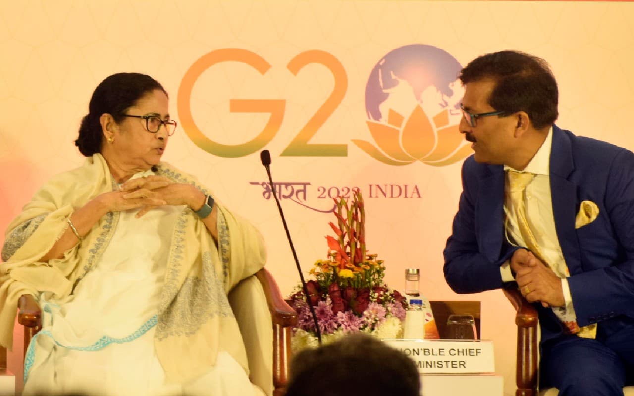 G-20 की बैठक में बोलीं ममता बनर्जी- वाममोर्चा सरकार में बंगाल की अर्थव्यवस्था हुई ध्वस्त, हमने किया विकास G-20 की बैठक में बोलीं ममता बनर्जी- वाममोर्चा सरकार में बंगाल की अर्थव्यवस्था हुई ध्वस्त, हमने किया विकास