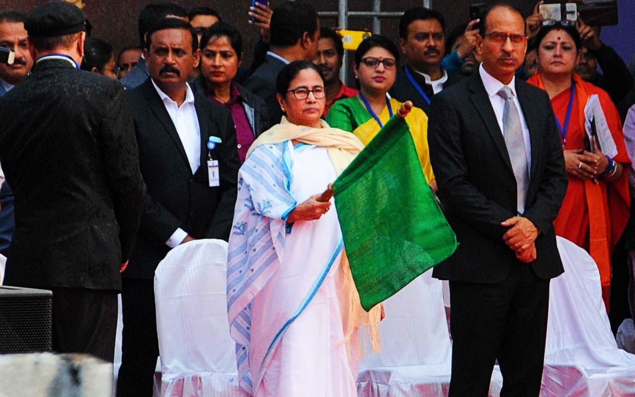 बंगाल में फिर जय श्री राम पर घमासान, वंदे भारत के उद्घाटन समारोह में ममता बनर्जी ने दिखाये तल्ख तेवर