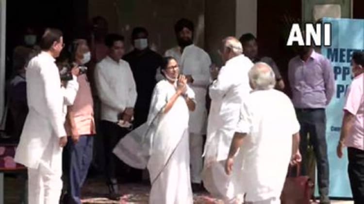 Presidential Election: ममता की बैठक में 16 विपक्षी दलों के नेता पहुंचे, उम्मीदवार के नाम पर होगी चर्चा