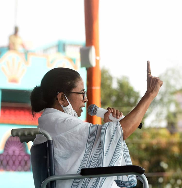 Bengal Election 2021: पीरजादा अब्बास की पार्टी पर ममता का निशाना, कहा- बीजेपी के फंड से मुस्लिम वोट काटने में जुटें कुछ लोग