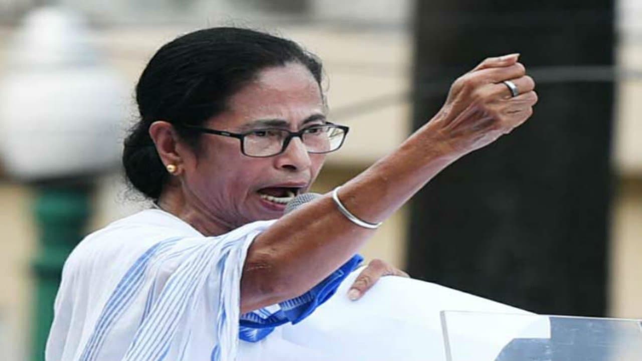 Lok Sabha Election 2024 : तृणमूल कांग्रेस ने राज्यपाल के खिलाफ निर्वाचन आयोग में दर्ज करायी शिकायत