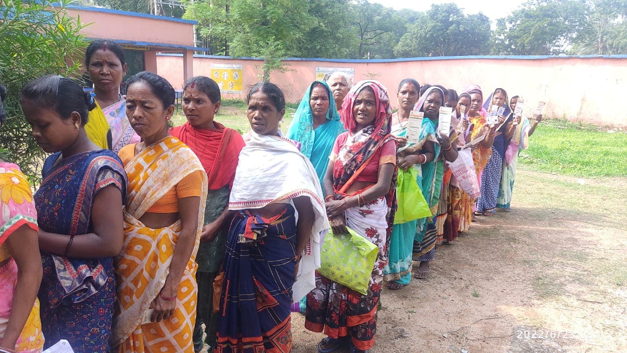 Mandar By-Election: मांडर विधानसभा उपचुनाव के लिए कड़ी सुरक्षा में वोटिंग, आधी आबादी में गजब का उत्साह Mandar By-Election: मांडर विधानसभा उपचुनाव के लिए कड़ी सुरक्षा में वोटिंग, आधी आबादी में गजब का उत्साह
