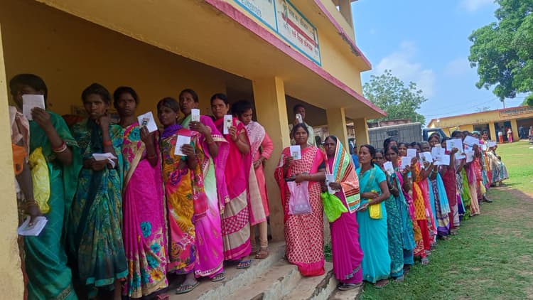 रामगढ़ विधानसभा उपचुनाव आज, 3 लाख से अधिक वोटर्स 18 प्रत्याशियों की किस्मत EVM में करेंगे कैद