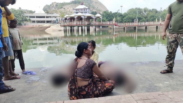 Bihar News: मंदार के पापहरणी सरोवर में स्नान करने आया परिवार, नहाने के दौरान दो लोगों की डूबने से मौत