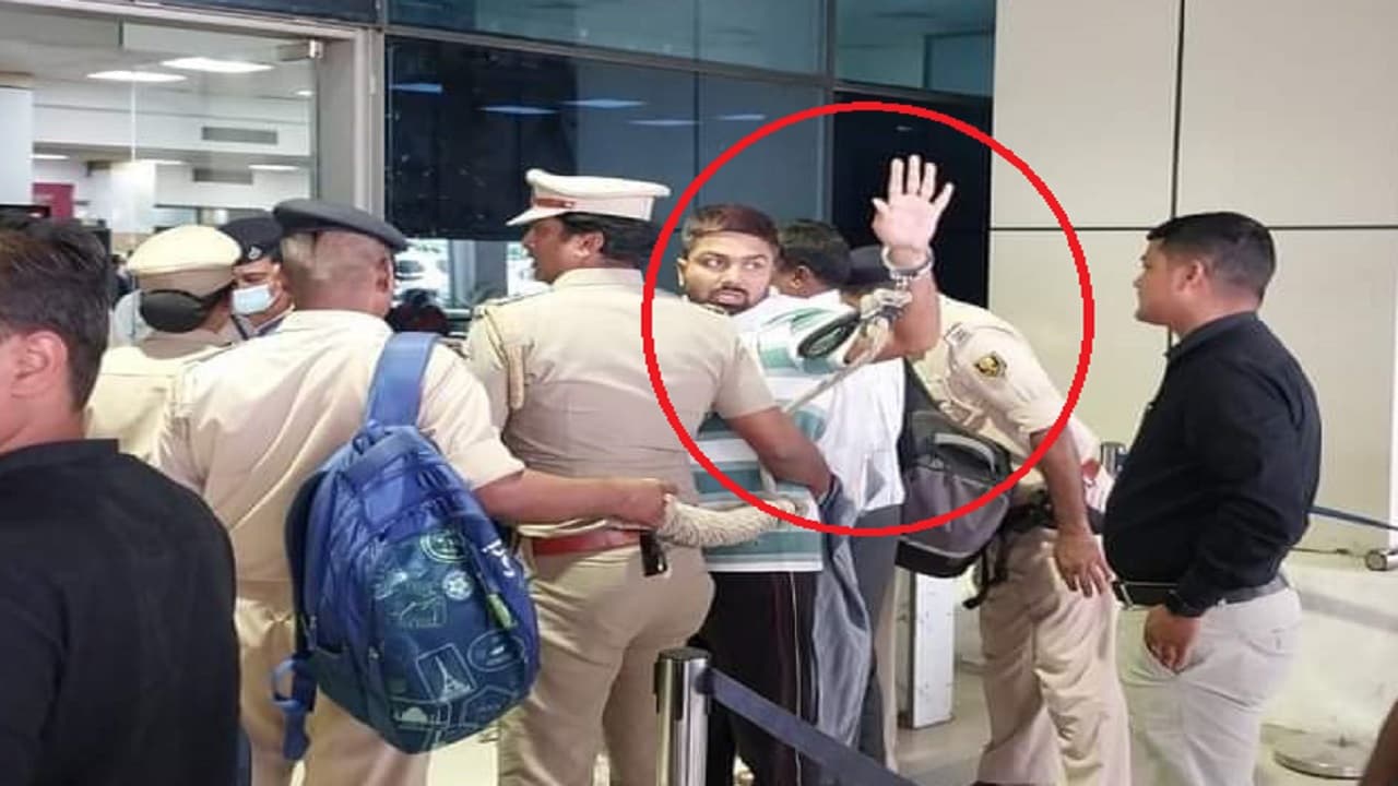 मनीष कश्यप के एस्कॉर्ट में शामिल पांच पुलिसकर्मी सस्पेंड, ज्यूडिशियल कस्टडी में मीडिया से बात कराने का आरोप