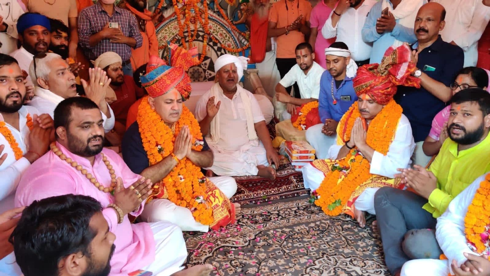 मनीष सिसोदिया पहुंचे अयोध्या, हनुमानजी के चरणों में लगायी अर्जी, कहा- UP में AAP सरकार बनाने का दें अवसर