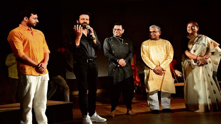 Jharkhand News: नाटक 'धरती आबा' के मंचन पर अभिनेता मनोज बाजपेयी बोले- रंगमंच बनाता है अच्छा इंसान