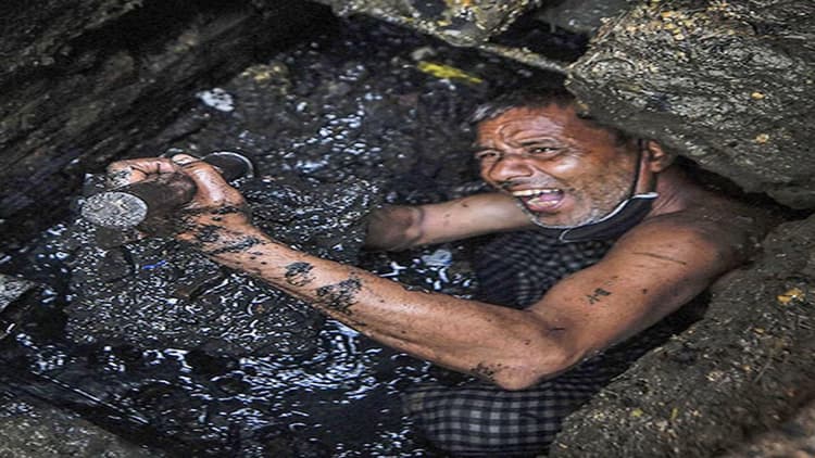 मैला ढोने की प्रथा अमानवीय व अपमानजनक