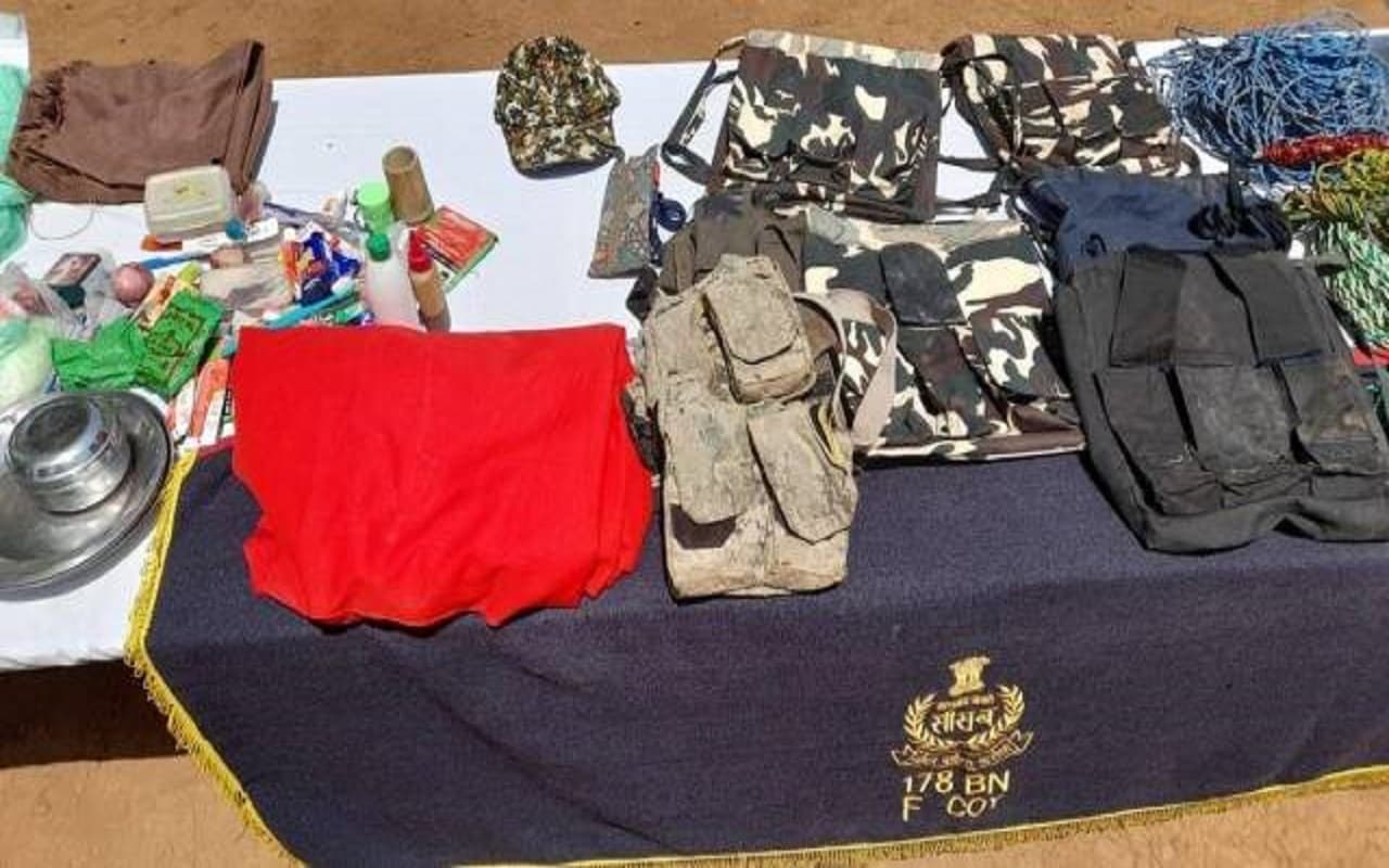 छत्तीसगढ़: सुरक्षाबल और नक्सलियों के बीच मुठभेड़, एक महिला माओवादी घायल