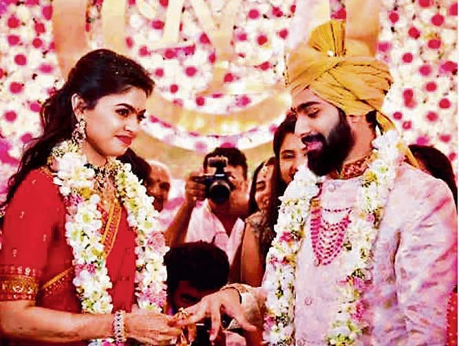 बी श्रीरामुलु पर लगा था 35000 करोड़ रुपये भ्रष्टाचार का आरोप, अब बेटी की शाही शादी चर्चा में बी श्रीरामुलु पर लगा था 35000 करोड़ रुपये भ्रष्टाचार का आरोप, अब बेटी की शाही शादी चर्चा में