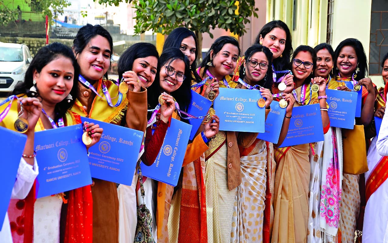 मारवाड़ी कॉलेज रांची के दीक्षांत समारोह में 2550 को मिली डिग्री, कुलपति बोले आनेवाला समय है आपका