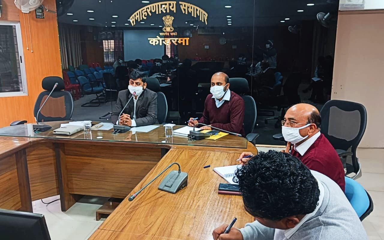 कोरोना पर झारखंड में सख्ती शुरू, कोडरमा के सरकारी कार्यालयों-अस्पतालों में मास्क नहीं पहना तो कार्रवाई