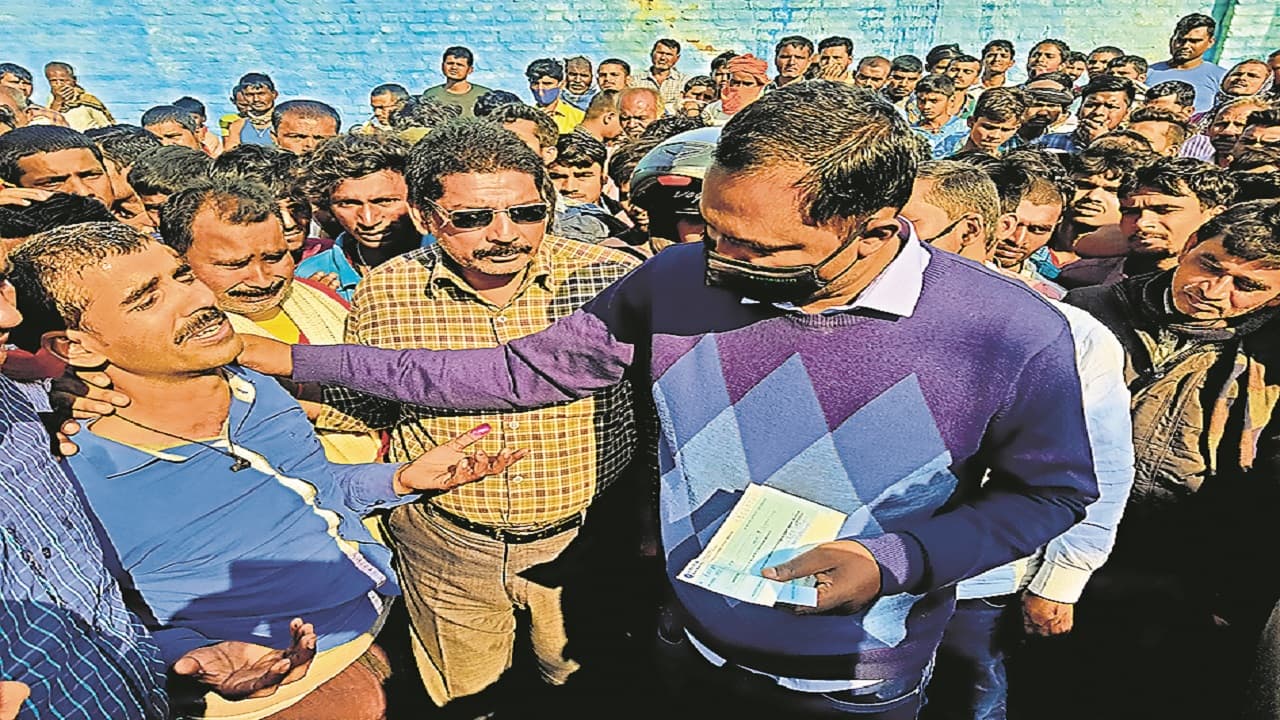 Bihar: मैट्रिक परीक्षा देने जा रहे दो सगे भाइयों की सड़क हादसे में मौत, हंगामे के बाद ऑटो चालक हिरासत में Bihar: मैट्रिक परीक्षा देने जा रहे दो सगे भाइयों की सड़क हादसे में मौत, हंगामे के बाद ऑटो चालक हिरासत में
