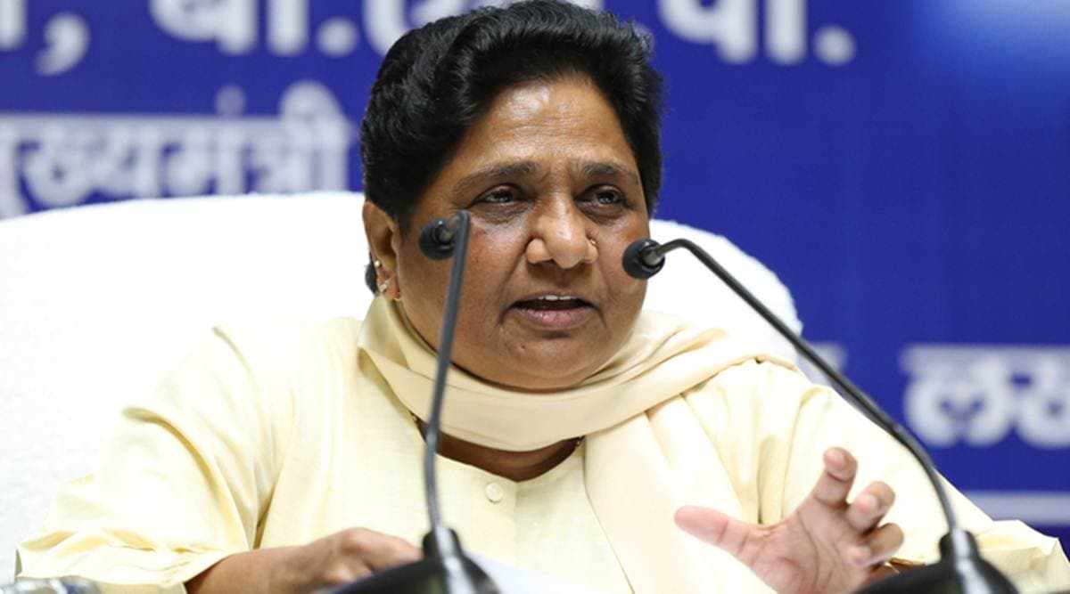 UP Politics: मायावती ने भतीजे आकाश को दी बड़ी जिम्मेदारी, बोलीं- भाजपा-कांग्रेस में सॉफ्ट हिंदुत्व की लगी होड़
