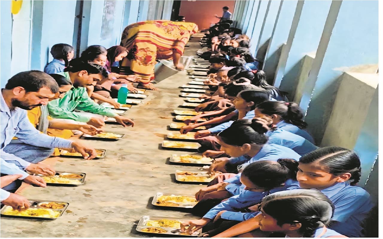 Begusarai : एमडीएम का अंडा गुरुजी के गले का बना फंदा, ठंड के कारण अंडे की कीमत में बढ़ोतरी बनी मुसीबत