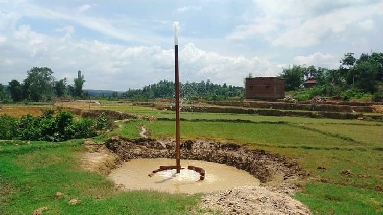 जोखिम में जान : झारखंड के रामगढ़ में मिथेन गैस का तेजी से हो रहा रिसाव, मचा हड़कंप, गुस्से में ग्रामीण