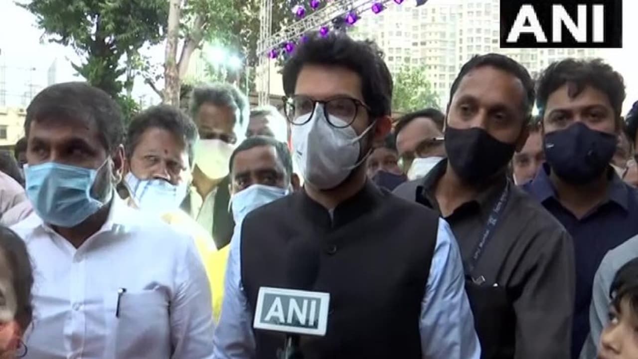 School Reopen: महाराष्ट्र में सारे स्कूलों में बच्चों का जाना जरूरी नहीं, जानें आदित्य ठाकरे ने क्या कहा