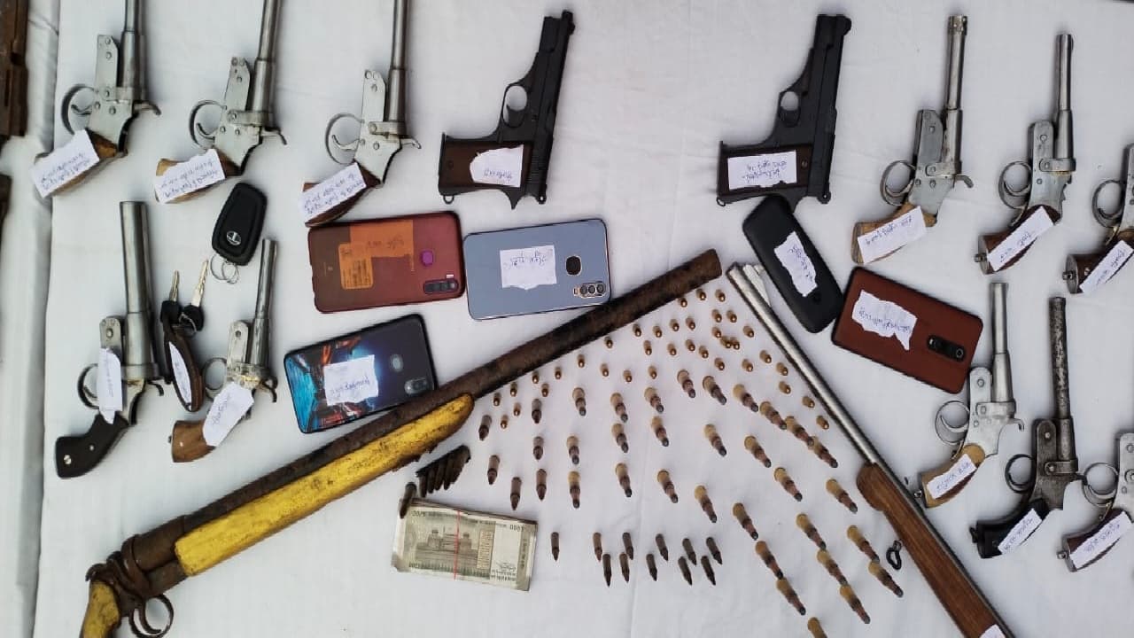 Bihar: भागलपुर में मिनी गन फैक्ट्री का खुलासा, रंगरा में बासा पर बनता था हथियार, रैकेट के 7 तस्कर गिरफ्तार