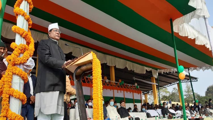 मंत्री डॉ रामेश्वर उरांव ने लोहरदगा में किया झंडोत्तोलन, बेहतर परेड के लिए महिला बटालियन को मिला पुरस्कार