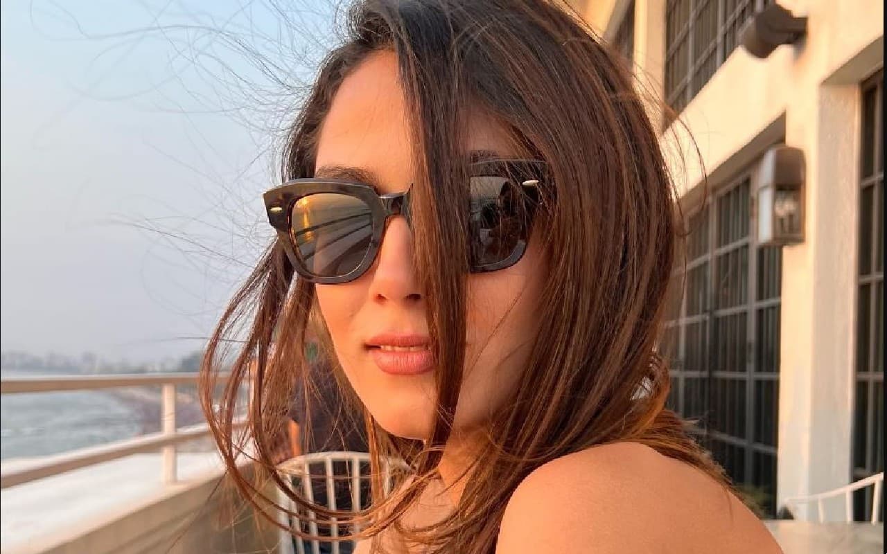 शाहिद कपूर की पत्नी ने शेयर की ग्लैमरस तस्वीर, पूल में बेटी संग मस्ती करती दिखीं मीरा राजपूत