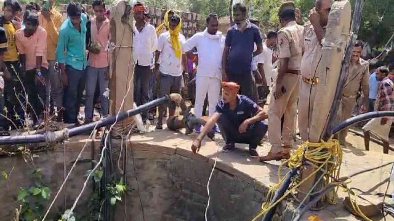 मीरजापुर: पति से विवाद के बाद पत्नी ने तीन बच्चों को कुएं में फेंका, डूबने से मौत, पुलिस ने निकाले शव