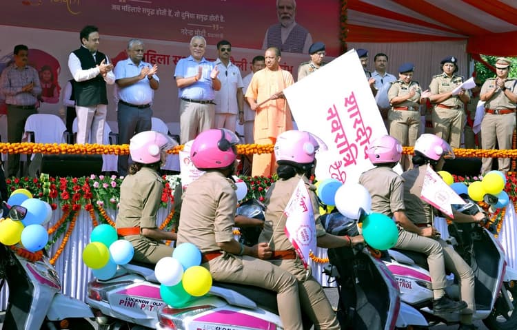 Mission Shakti 4.0 : सीएम योगी ने मिशन शक्ति रैली को झंडा दिखाकर रवाना किया, सुरक्षा स्वावलंबन का दिया मंत्र