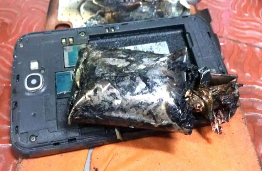 Bihar News: गाना सुनते वक्त हाथ में ब्लास्ट हुआ मोबाइल, अस्पताल में भर्ती, तेज आवाज से थर्राया पूरा घर
