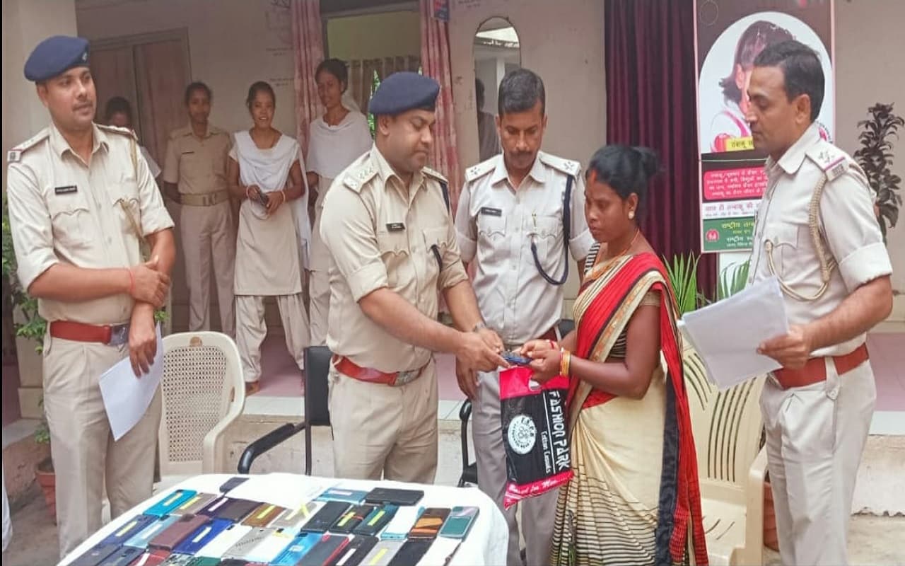 Prabhat Khabar Explainer : नवरात्रि के पहले दिन गुम मोबाइल मिलने से खिले चेहरे, 42 मोबाइल कैसे हुए रिकवर