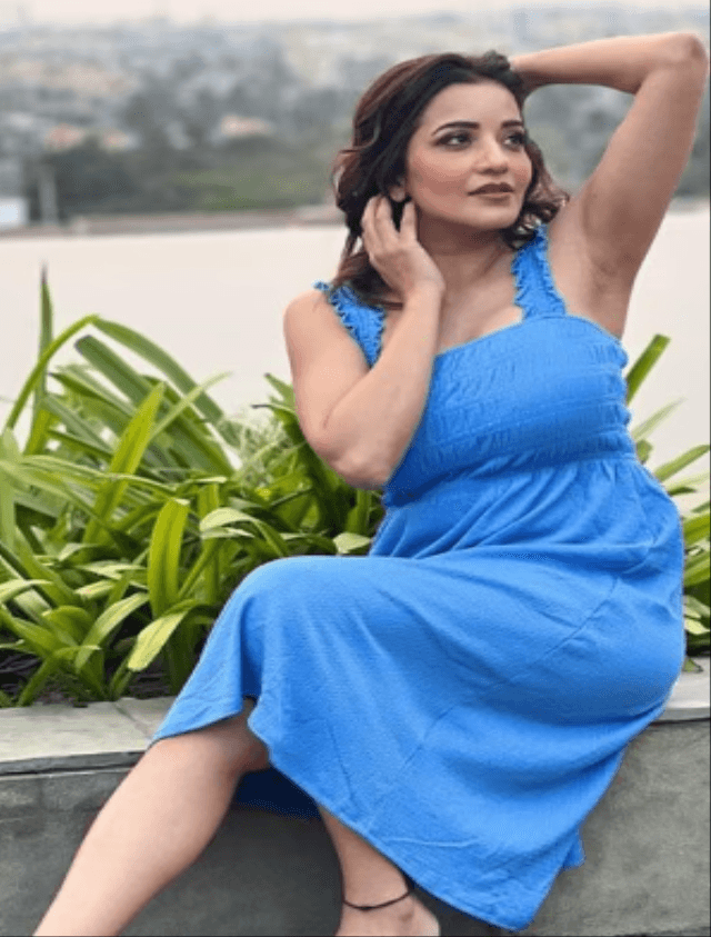 भोजपुरी अभिनेत्री मोनालिसा की तस्वीरों ने मचाया बवाल, फैंस के उड़े होश, देखें तस्वीरें
